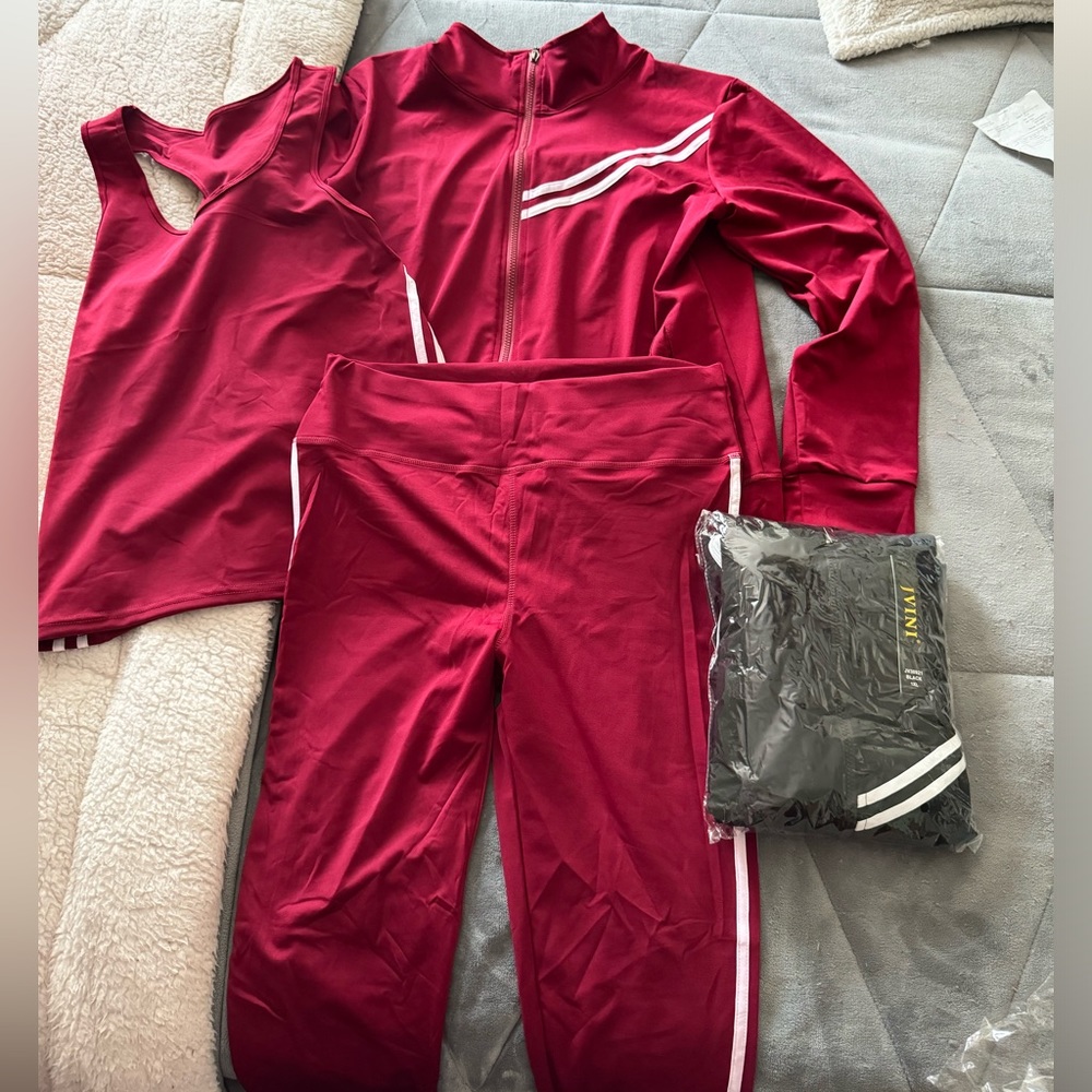2 Jvini track suits never worn COMES IN BLACK ALSO $40 for both